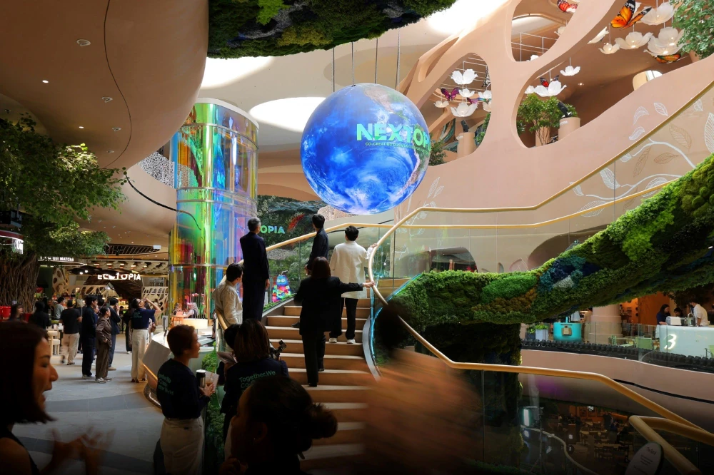 Future-Ready Advertising Display Innovation